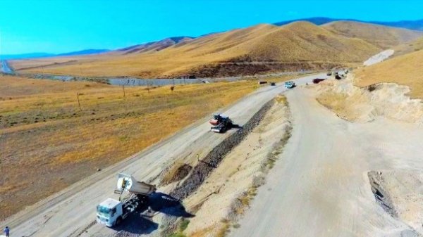 Talış kəndinə gedən yolda genişmiqyaslı tikinti işləri aparılır