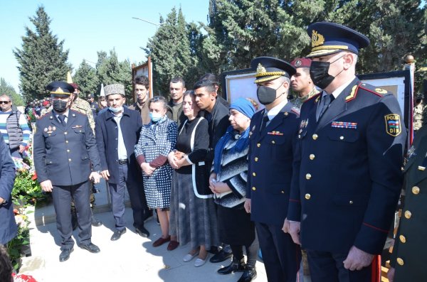 Sumqayıtda  DİN Daxili Qoşunlarının şəhid olmuş hərbi qulluqçusunun il mərasimi keçirilib - FOTOLAR