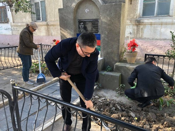 Sumqayıtda baxımsız vəziyyətdə olan şəhid abidələri abadlaşdırılır -FOTOLAR
