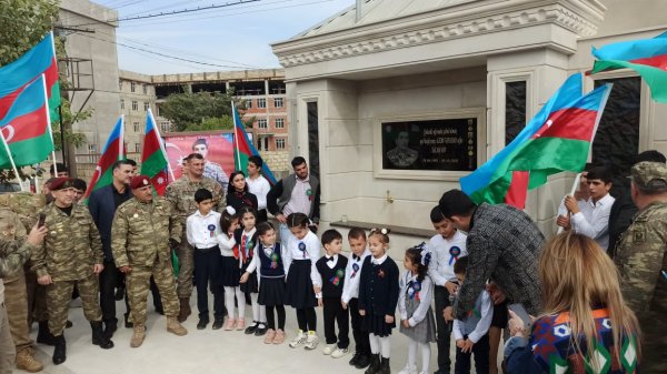 Sumqayıtda şəhid Azər Salmanovun barelyefinin açılışı olub - FOTOLAR Sumqayıtda şəhid Azər Salmanovun barelyefinin açılışı olub - FOTOLAR