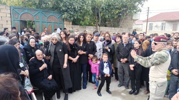 Sumqayıtda şəhid Azər Salmanovun barelyefinin açılışı olub - FOTOLAR Sumqayıtda şəhid Azər Salmanovun barelyefinin açılışı olub - FOTOLAR