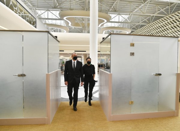 Prezidentlə xanımı Füzuli aeroportunda - Fotolar