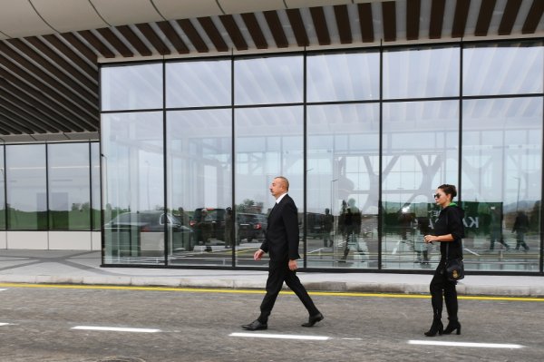 Prezidentlə xanımı Füzuli aeroportunda - Fotolar