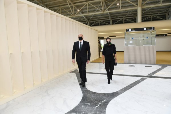 Prezidentlə xanımı Füzuli aeroportunda - Fotolar
