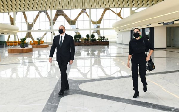 Prezidentlə xanımı Füzuli aeroportunda - Fotolar