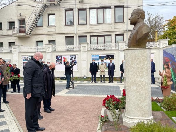 Moldovada 18 Oktyabr - Müstəqilliyin Bərpası Günü qeyd olunub - FOTOLAR Moldovada 18 Oktyabr - Müstəqilliyin Bərpası Günü qeyd olunub - FOTOLAR