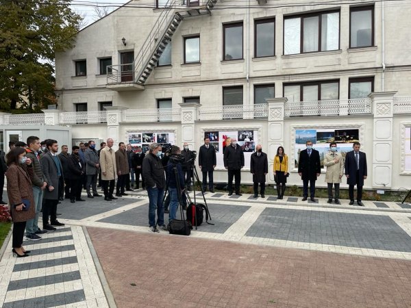 Moldovada 18 Oktyabr - Müstəqilliyin Bərpası Günü qeyd olunub - FOTOLAR Moldovada 18 Oktyabr - Müstəqilliyin Bərpası Günü qeyd olunub - FOTOLAR