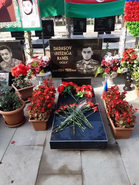 Deputat Hicran Hüseynova şəhidin xatirəsini andı - FOTO
