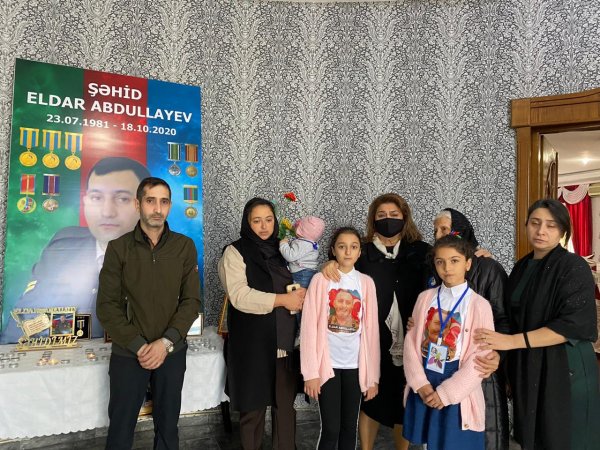 Hicran Hüseynova şəhidin il mərasimində iştirak edib - FOTO Hicran Hüseynova şəhidin il mərasimində iştirak edib - FOTO