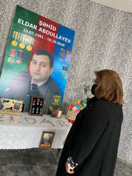 Hicran Hüseynova şəhidin il mərasimində iştirak edib - FOTO Hicran Hüseynova şəhidin il mərasimində iştirak edib - FOTO