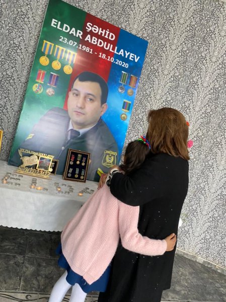 Hicran Hüseynova şəhidin il mərasimində iştirak edib - FOTO Hicran Hüseynova şəhidin il mərasimində iştirak edib - FOTO