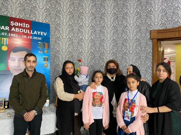 Hicran Hüseynova şəhidin il mərasimində iştirak edib - FOTO Hicran Hüseynova şəhidin il mərasimində iştirak edib - FOTO