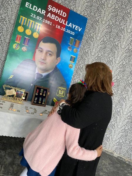 Hicran Hüseynova şəhidin il mərasimində iştirak edib - FOTO Hicran Hüseynova şəhidin il mərasimində iştirak edib - FOTO