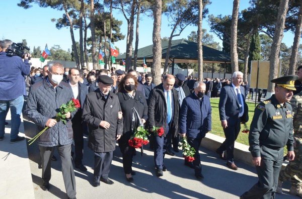Hicran Hüseynova şəhid Milli Qəhrəman Şükür Həmidovun anım mərasimində iştirak edib - FOTO