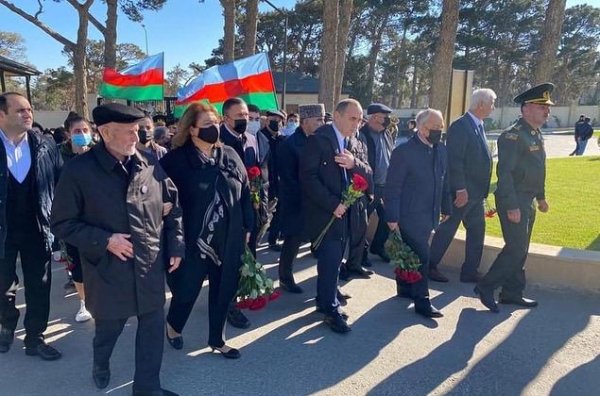 Hicran Hüseynova şəhid Milli Qəhrəman Şükür Həmidovun anım mərasimində iştirak edib - FOTO