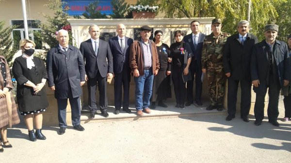 Deputat Müşfiq Məmmədli Sumqayıtda şəhidlərin il mərasimlərində iştirak edib - FOTOLAR Deputat Müşfiq Məmmədli Sumqayıtda şəhidlərin il mərasimlərində iştirak edib - FOTOLAR