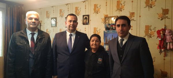 Sumqayıtda Əlaqələndirmə Mərkəzinin üzvləri şəhid anasını ziyarət etdi - FOTO