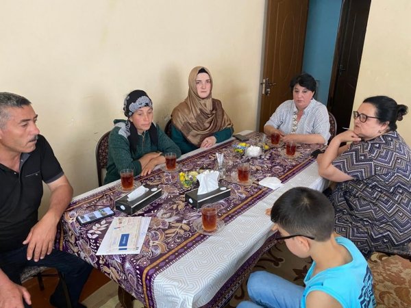 Şuşa rayon nümayəndəliyi şəhid ailəsini ziyarət edib - FOTOLAR