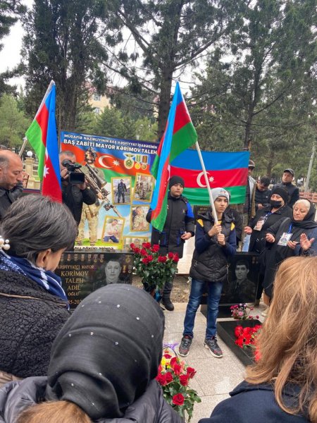 Deputat Hicran Hüseynova şəhidin anım mərasimində iştirak edib -FOTO