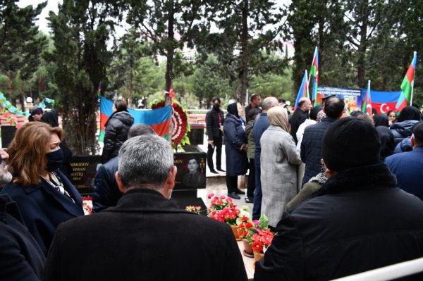 Deputat Hicran Hüseynova şəhidin anım mərasimində iştirak edib -FOTO
