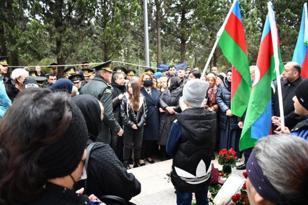 Deputat Hicran Hüseynova şəhidin anım mərasimində iştirak edib -FOTO