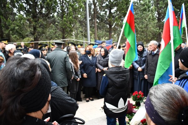 Deputat Hicran Hüseynova şəhidin anım mərasimində iştirak edib -FOTO