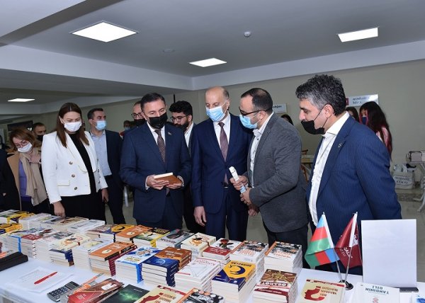 Sumqayıtda Zəfər bayramına həsr edilən “I Sumqayıt Kitab Sərgisi” keçirilib- FOTO