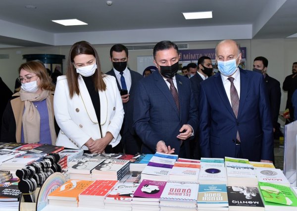 Sumqayıtda Zəfər bayramına həsr edilən “I Sumqayıt Kitab Sərgisi” keçirilib- FOTO