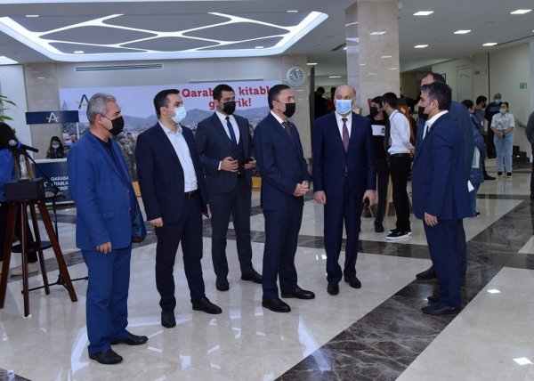 Sumqayıtda Zəfər bayramına həsr edilən “I Sumqayıt Kitab Sərgisi” keçirilib- FOTO