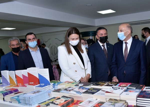 Sumqayıtda Zəfər bayramına həsr edilən “I Sumqayıt Kitab Sərgisi” keçirilib- FOTO