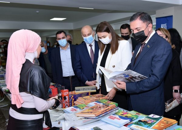 Sumqayıtda Zəfər bayramına həsr edilən “I Sumqayıt Kitab Sərgisi” keçirilib- FOTO