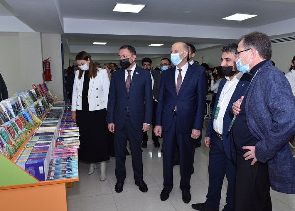 Sumqayıtda Zəfər bayramına həsr edilən “I Sumqayıt Kitab Sərgisi” keçirilib- FOTO