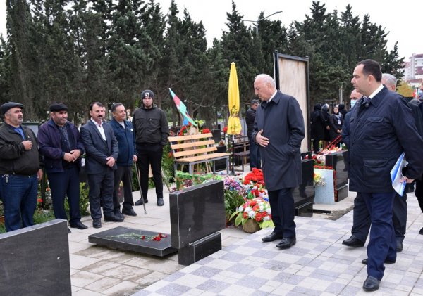 Zakir Fərəcov Sumqayıtın Şəhidlər xiyabanında aparılan təmir-bərpa işləri ilə tanış oldu -FOTO