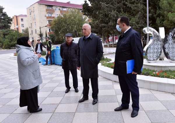 Zakir Fərəcov Sumqayıtın Şəhidlər xiyabanında aparılan təmir-bərpa işləri ilə tanış oldu -FOTO