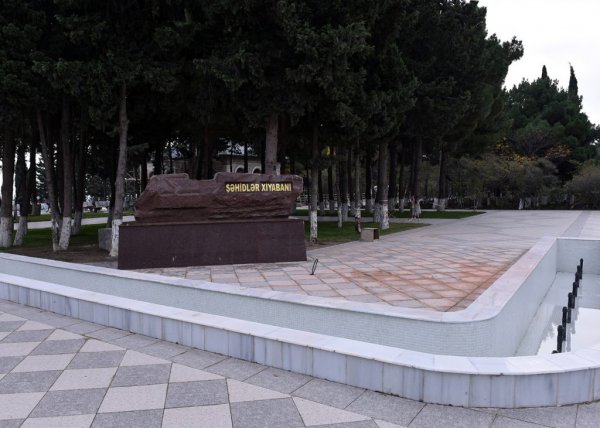 Zakir Fərəcov Sumqayıtın Şəhidlər xiyabanında aparılan təmir-bərpa işləri ilə tanış oldu -FOTO