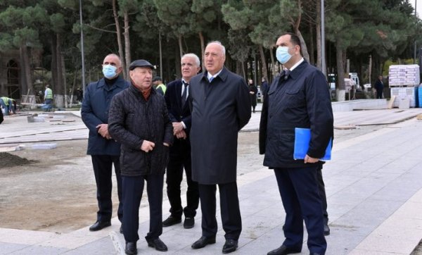 Zakir Fərəcov Sumqayıtın Şəhidlər xiyabanında aparılan təmir-bərpa işləri ilə tanış oldu -FOTO