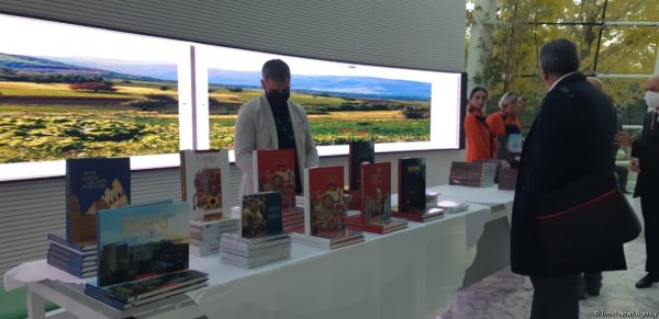 Hicran Hüseynova yeni nəşrlərin təqdimatında iştirak edib