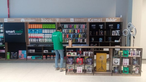 Vinil üzlüklər, hidrogel nano şüşə ekran qoruyucuları... - Hamısı Sumqayıtdakı Smartzadə dükanında (FOTO)