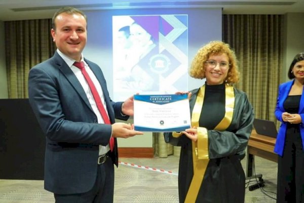 Azərbaycan HR İnstitutu ilk məzunlarını təltif edib -VİDEO (FOTO) Azərbaycan HR İnstitutu ilk məzunlarını təltif edib -VİDEO (FOTO)