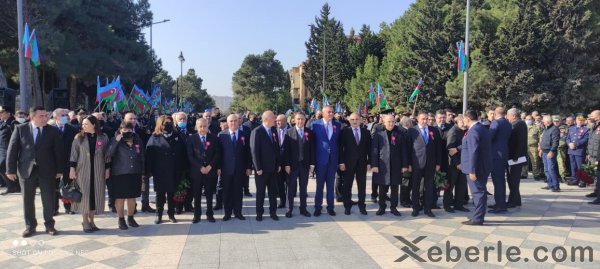 Sumqayıtda "Qalib əsgər" heykəlinin açılışı olub - FOTOLAR