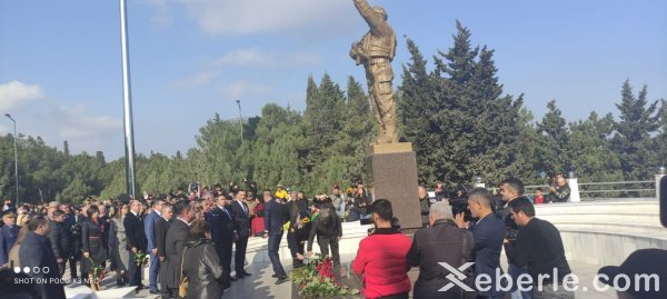 Sumqayıtda "Qalib əsgər" heykəlinin açılışı olub - FOTOLAR