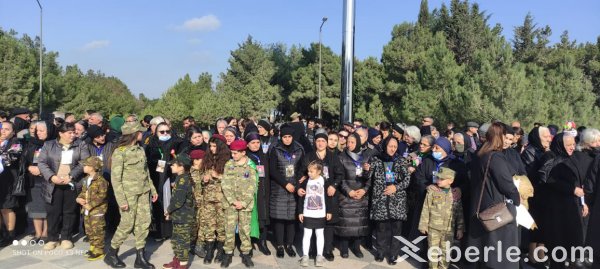 Sumqayıtda "Qalib əsgər" heykəlinin açılışı olub - FOTOLAR