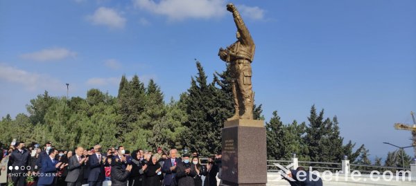 Sumqayıtda "Qalib əsgər" heykəlinin açılışı olub - FOTOLAR