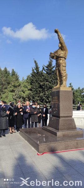 Sumqayıtda "Qalib əsgər" heykəlinin açılışı olub - FOTOLAR