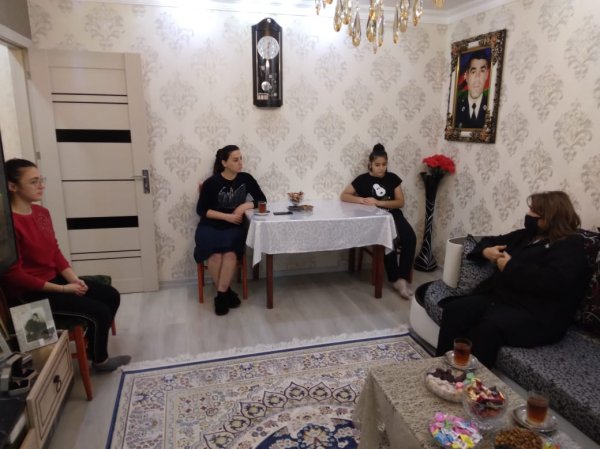 Hicran Hüseynova Sumqayıtda şəhid Ramil Ağayevin ailəsini ziyarət edib - FOTO