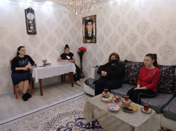 Hicran Hüseynova Sumqayıtda şəhid Ramil Ağayevin ailəsini ziyarət edib - FOTO