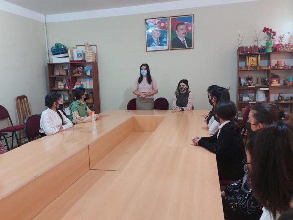 Sumqayıt məktəblərində  “İnsan alverinin qarşısının alınması” mövzusunda dəyirmi masa təşkil olunub - FOTOLAR