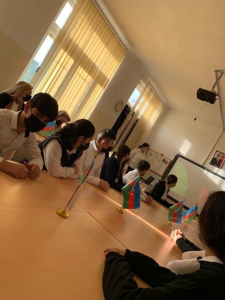 Sumqayıt məktəblərində  “İnsan alverinin qarşısının alınması” mövzusunda dəyirmi masa təşkil olunub - FOTOLAR