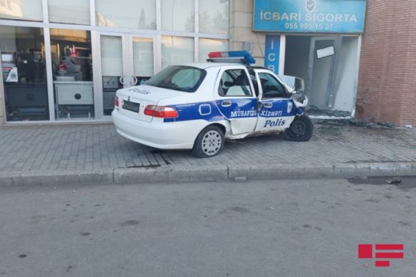 Azərbaycanda polislər qəzaya düşdü, biri öldü -FOTO