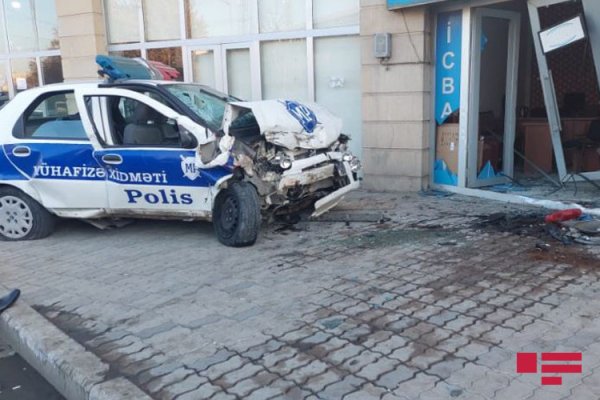 Azərbaycanda polislər qəzaya düşdü, biri öldü -FOTO